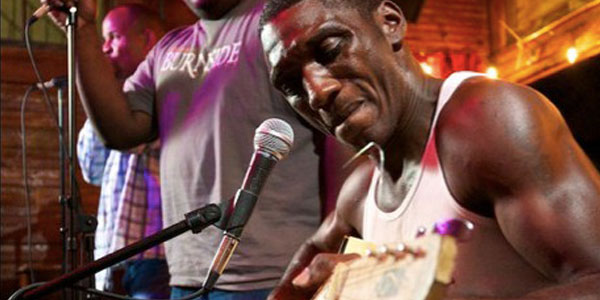 Cedric Burnside performing